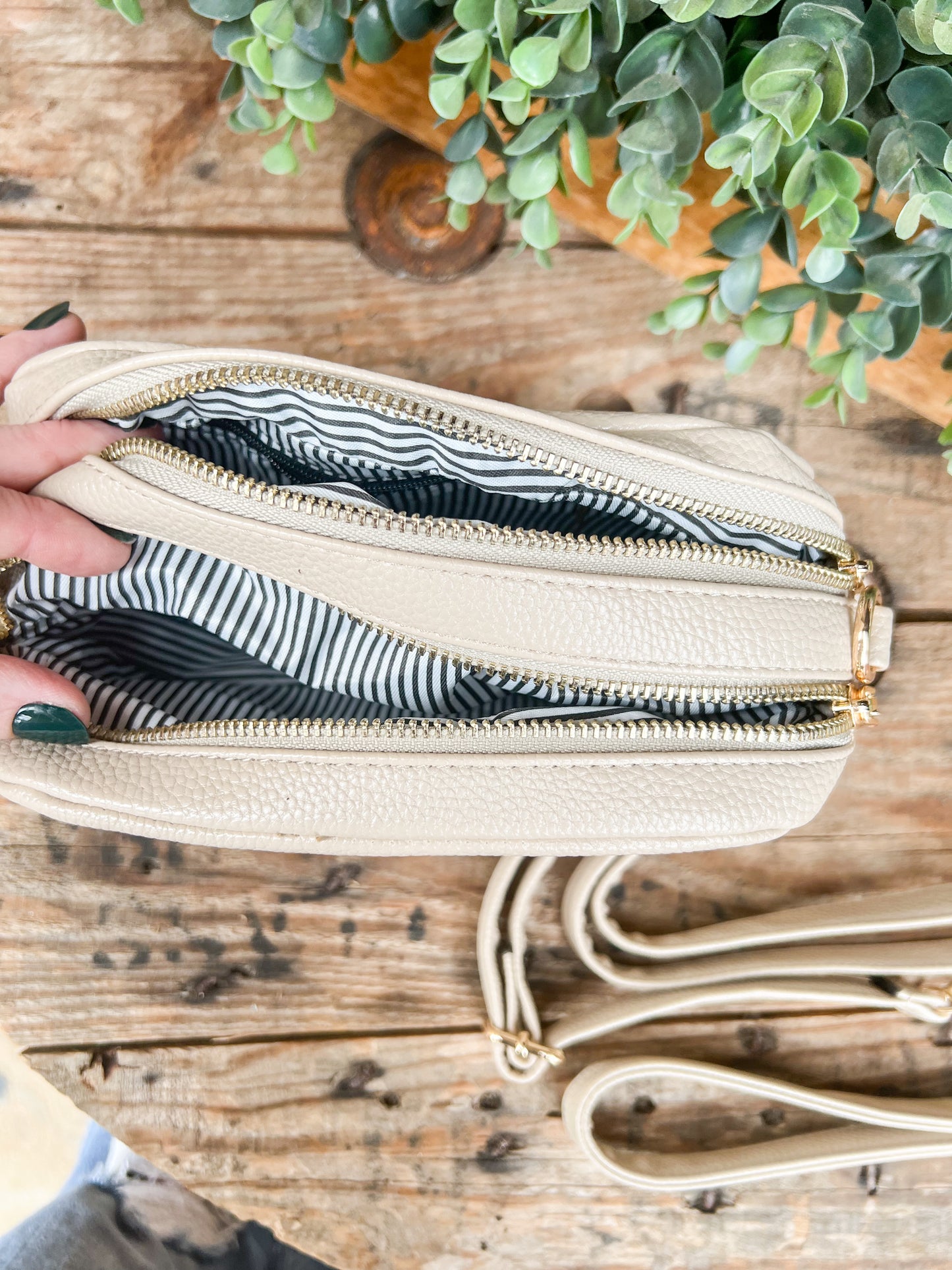 Zeta Crossbody/Wristlet