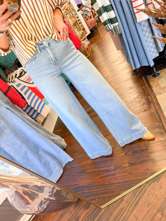Cays Wide Leg Jeans