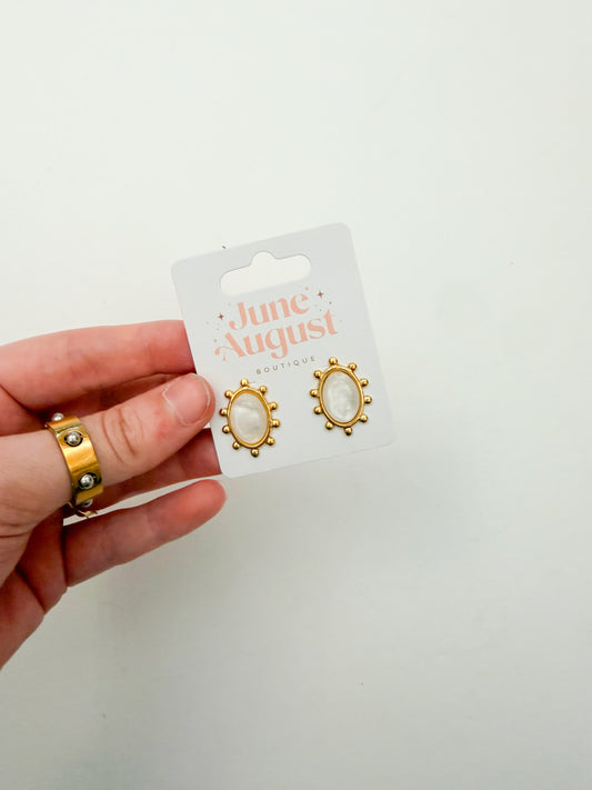 Sunny Pearl Stud earrings