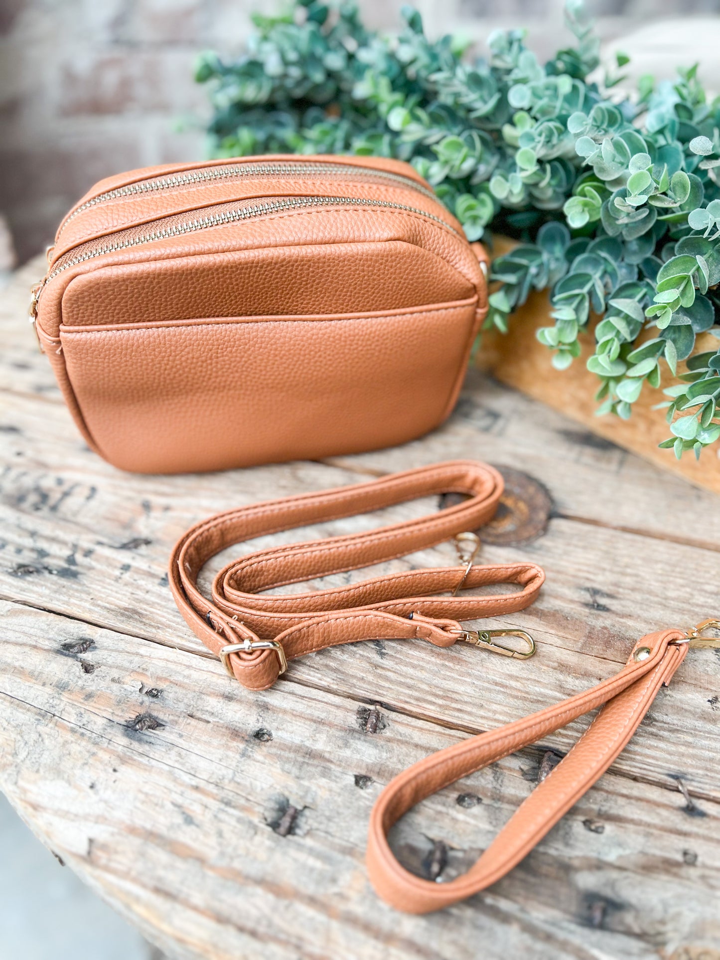 Zeta Crossbody/Wristlet
