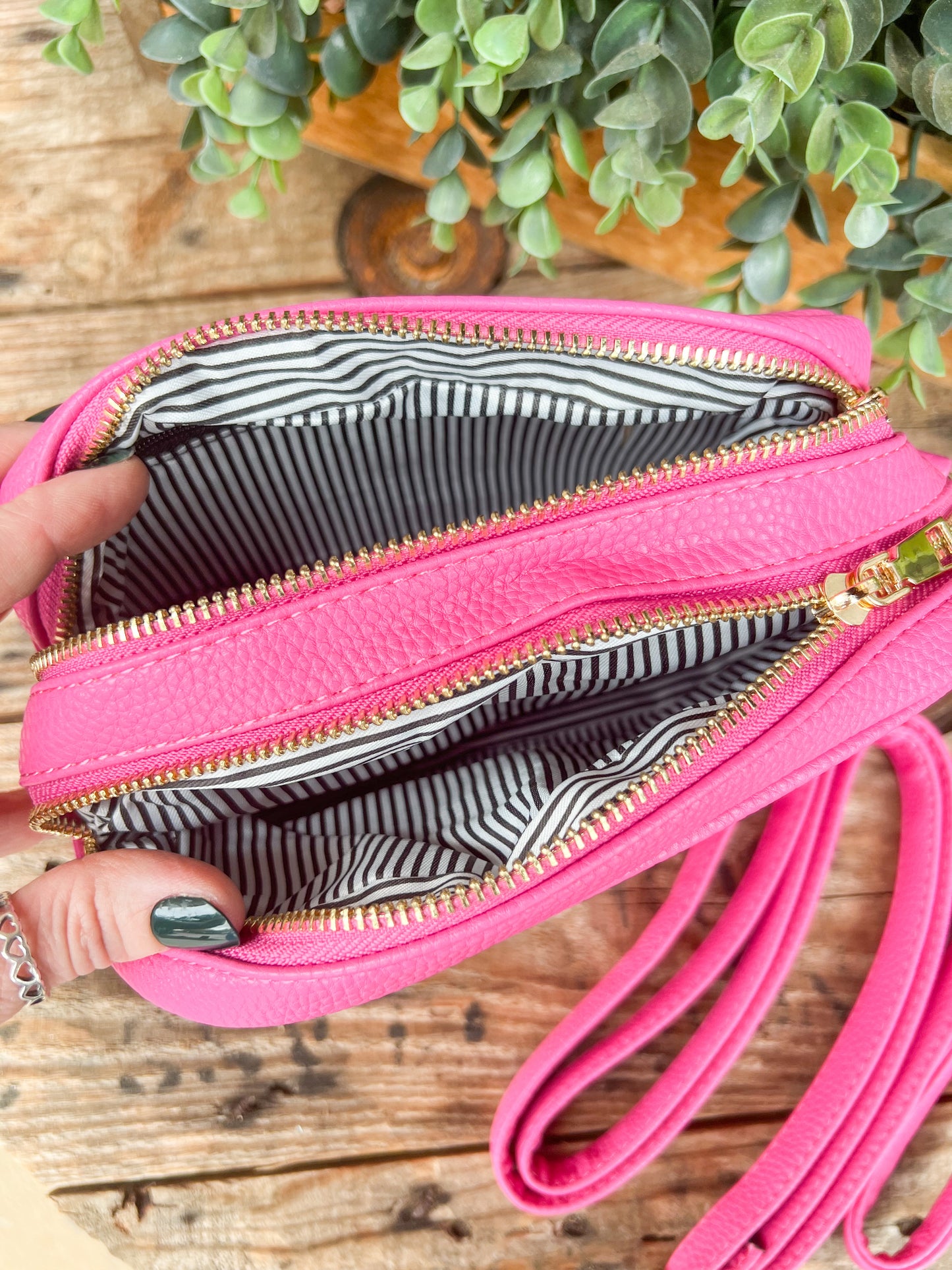 Zeta Crossbody/Wristlet
